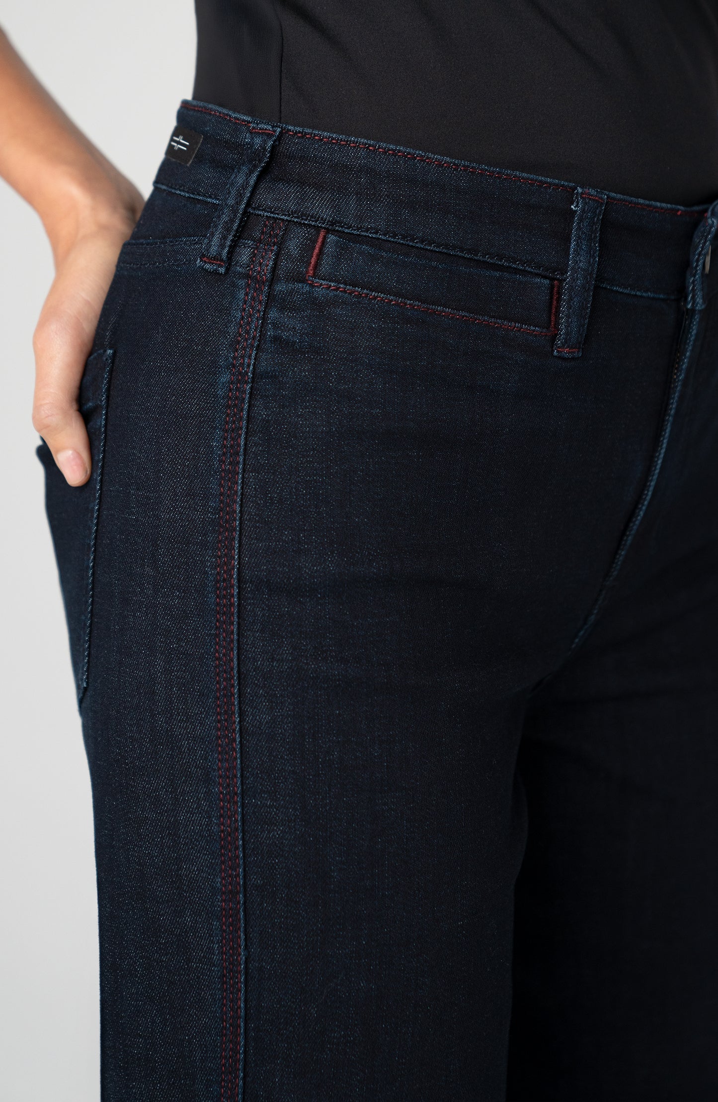 Kennedy Straight Jeans With Side Stitch